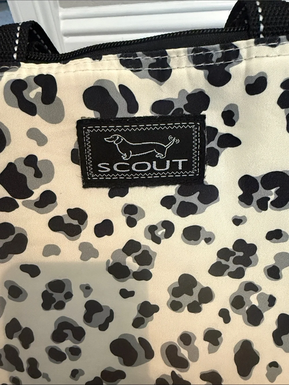 SCOUT Eloise Insulated Lunch Tote Black Gray Leopard Cream